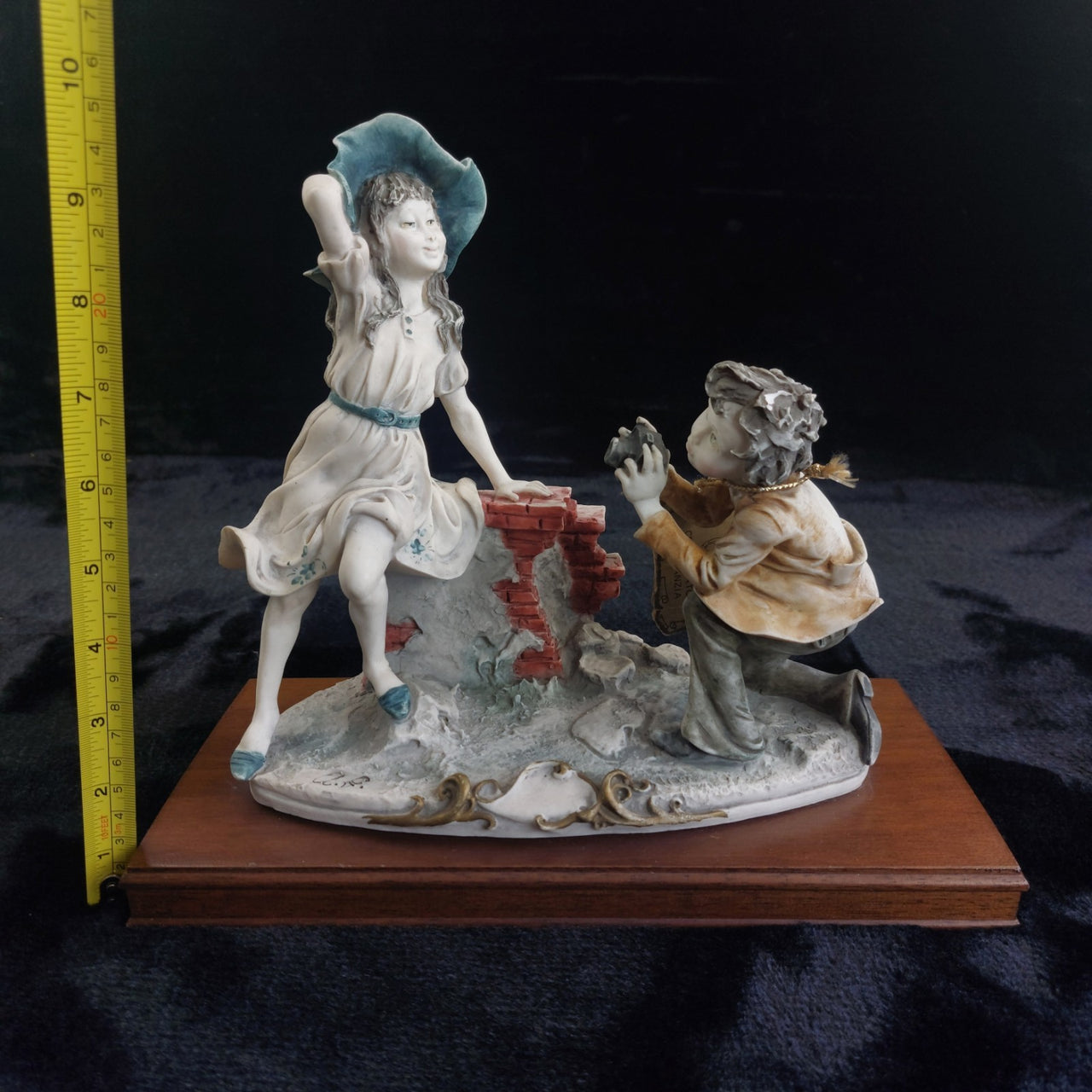 Giuseppe Armani Figurine Photographer 9.5" A.G. Signed Chipped Hair Porcelain11