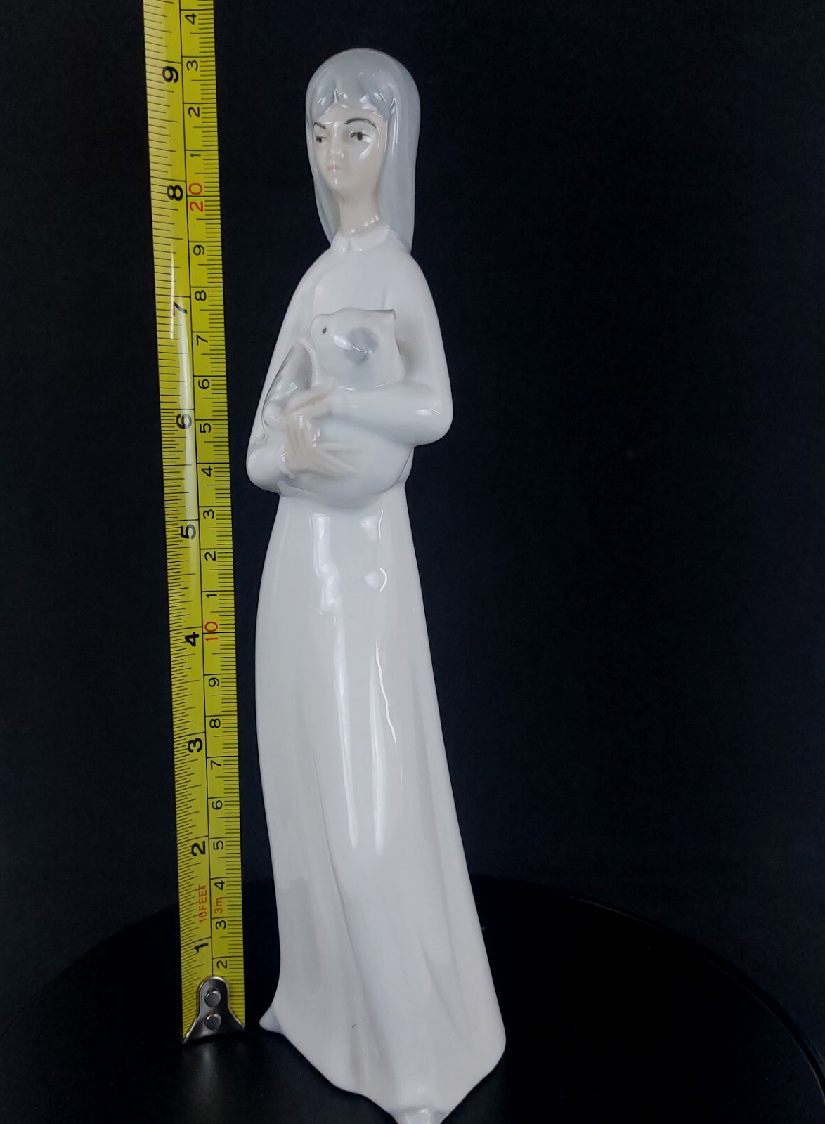 Miquel Requena Porcelain Maria with Lamb Cuart Valencia de Figurine Poblet .1