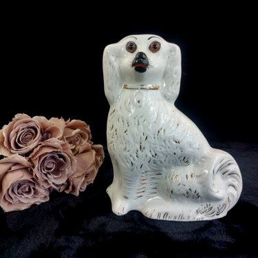 Staffordshire 19th Century antique porcelain Dog figurine 10.5