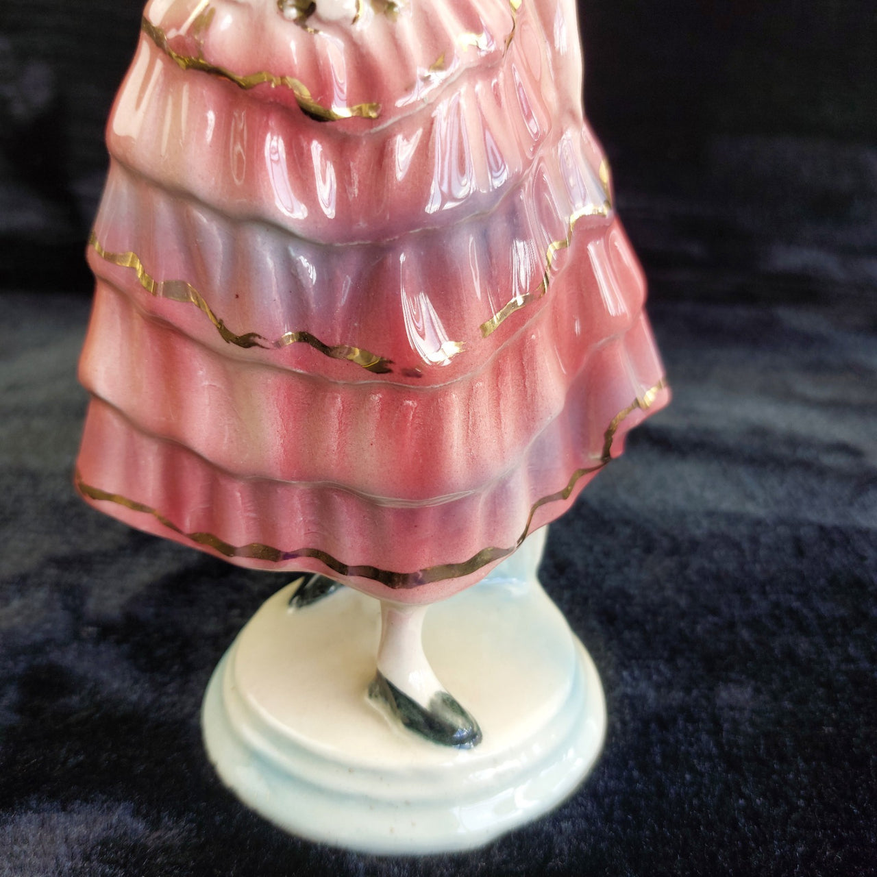 Vintage rare Porcelain Lady Figurine Ruffled Pink Dress Gold Accents Unbranded3
