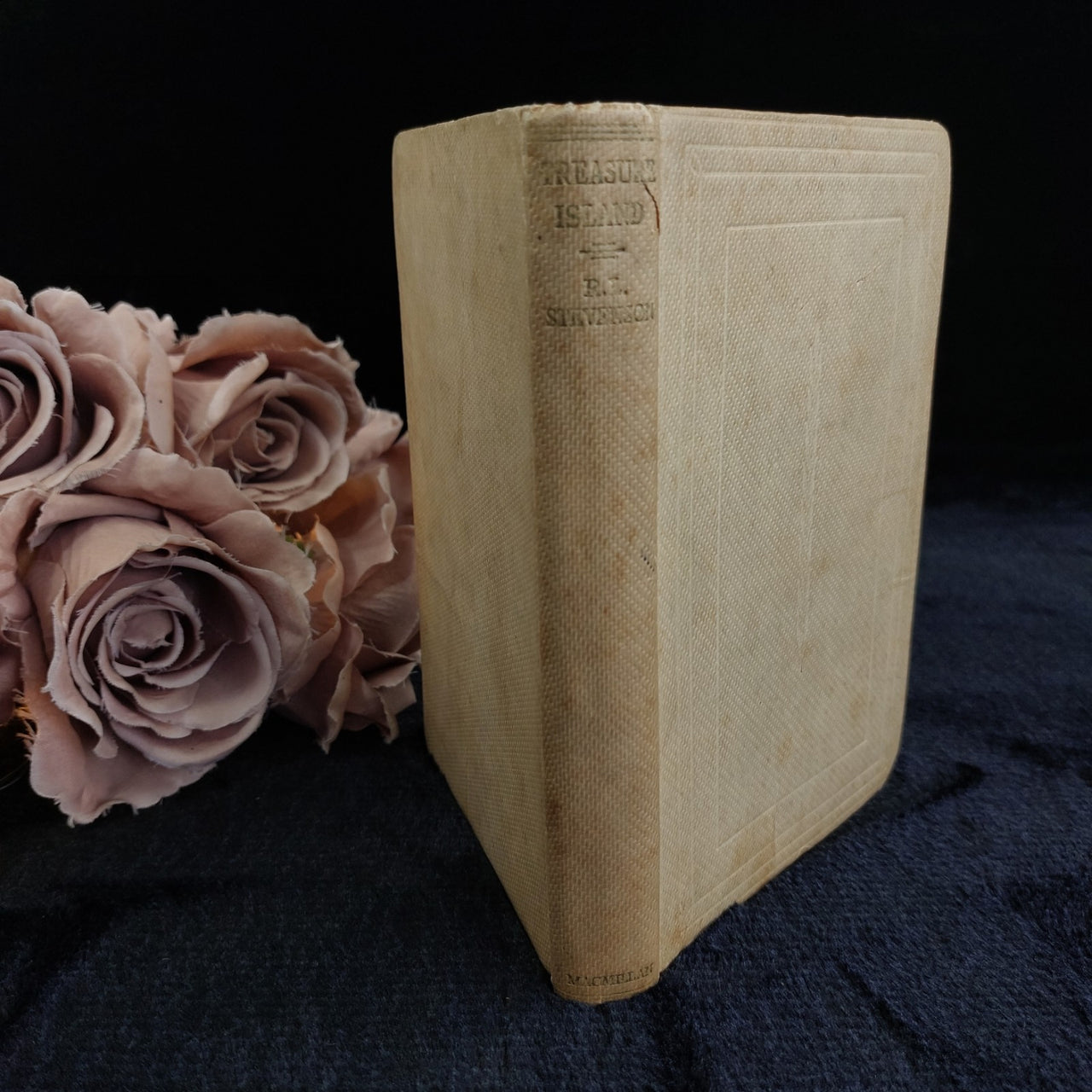 Treasure Island R.L. Stevenson Macmillan – 1942 Illustrated by H.M. Brock HC  0
