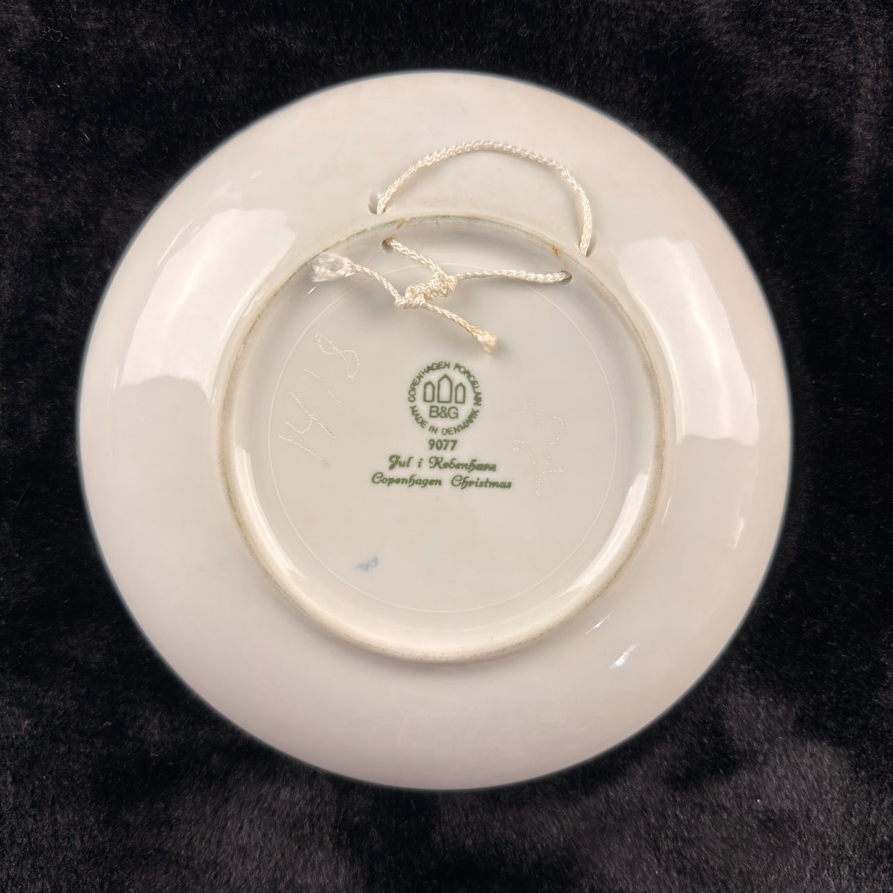 Bing & Grøndahl 1977 Christmas Plate Copenhagen Juleaften B&G Denmark 7" Wall3