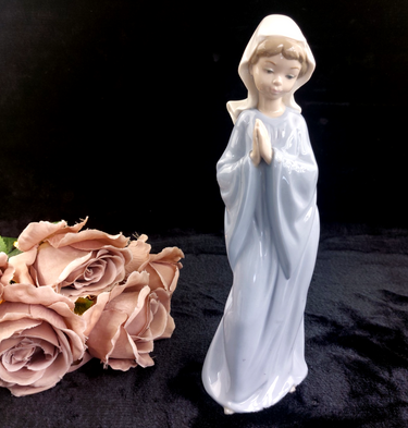NAO by Lladro 1980 Girl Praying Figurine 10.5