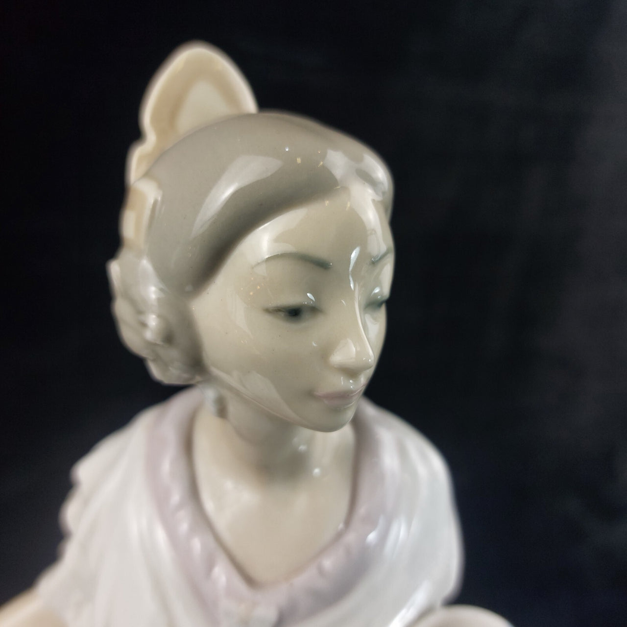 NAO Spain Good Figurine Lady Elegant with Jug Pastel Glazed Porcelain 12.5"14