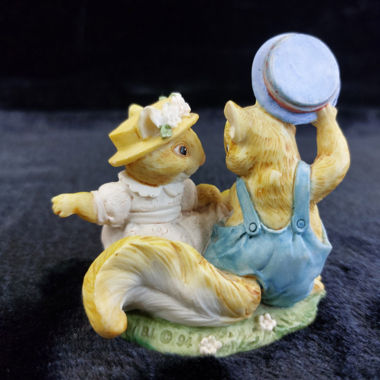 1994Beswick Country Cousins Robert & Rosie Figurine PM2119 Squirrels in Love 3