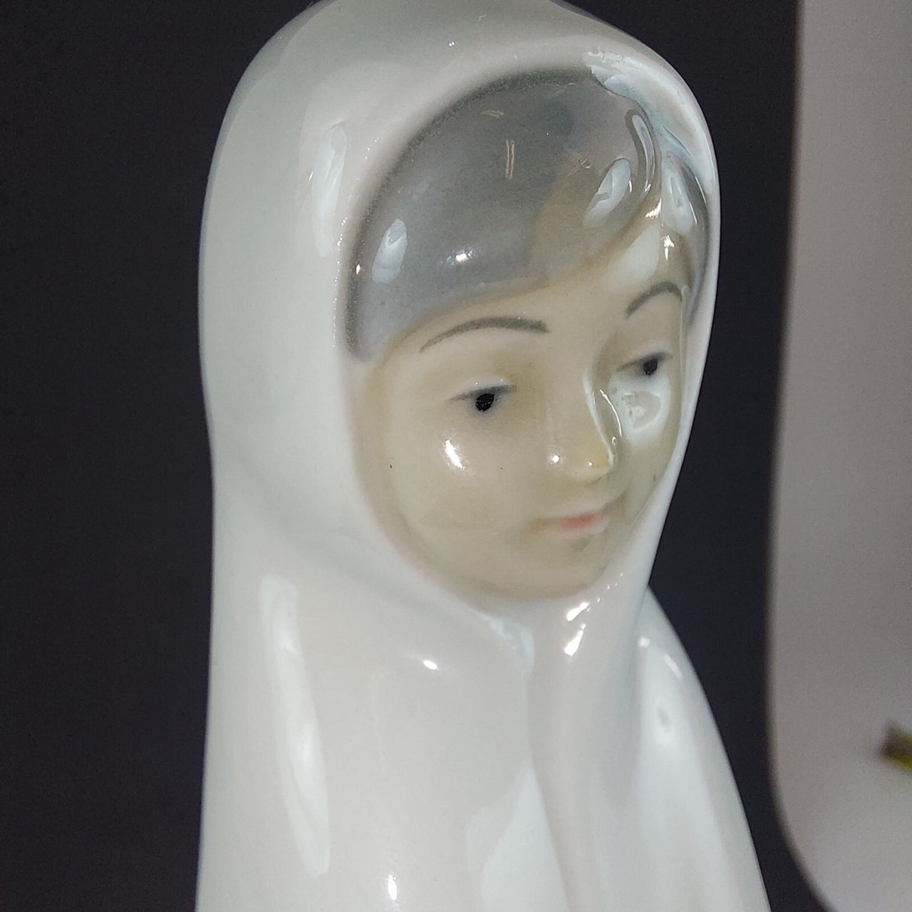 Requena Miquel Nun Figurine Pristine White Porcelain, 6.5" chip on the skirt dec13