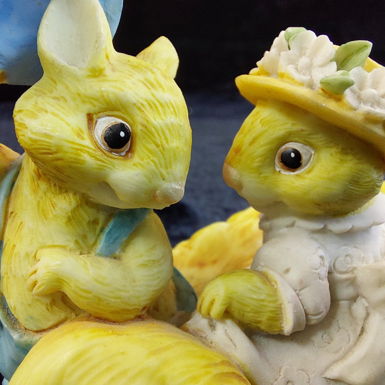 1994Beswick Country Cousins Robert & Rosie Figurine PM2119 Squirrels in Love 7
