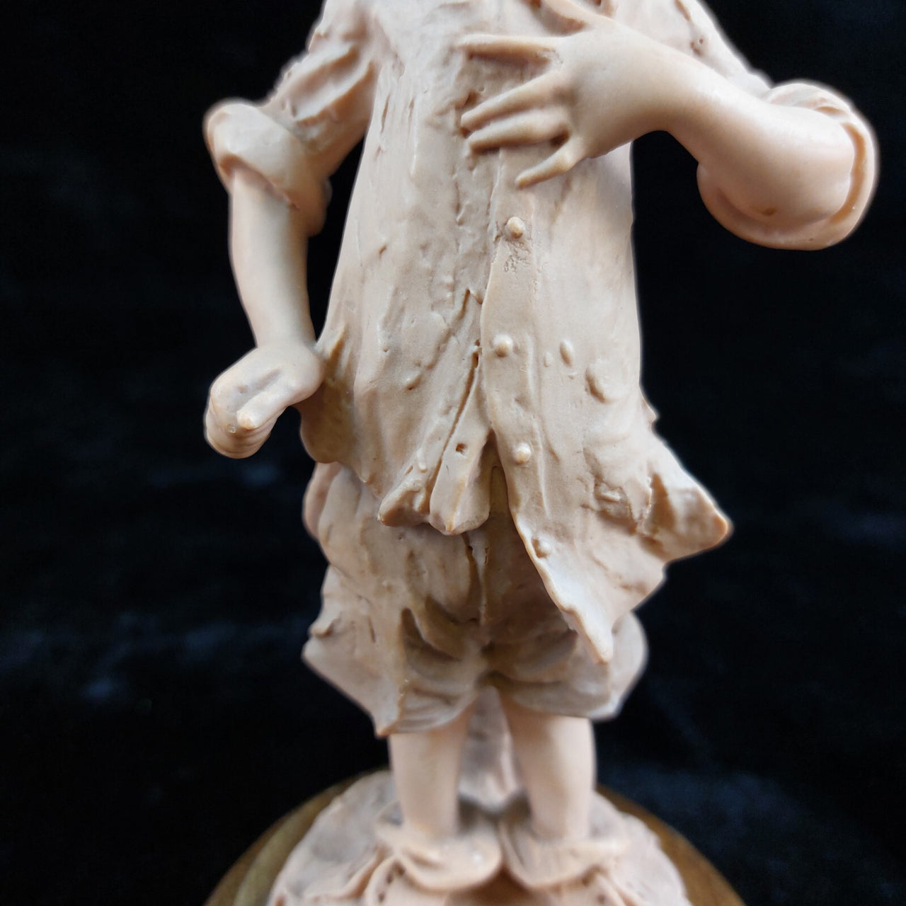 Giuseppe Armani Singing Boy Figurine  1980s Italian Porcelain library ornoment2