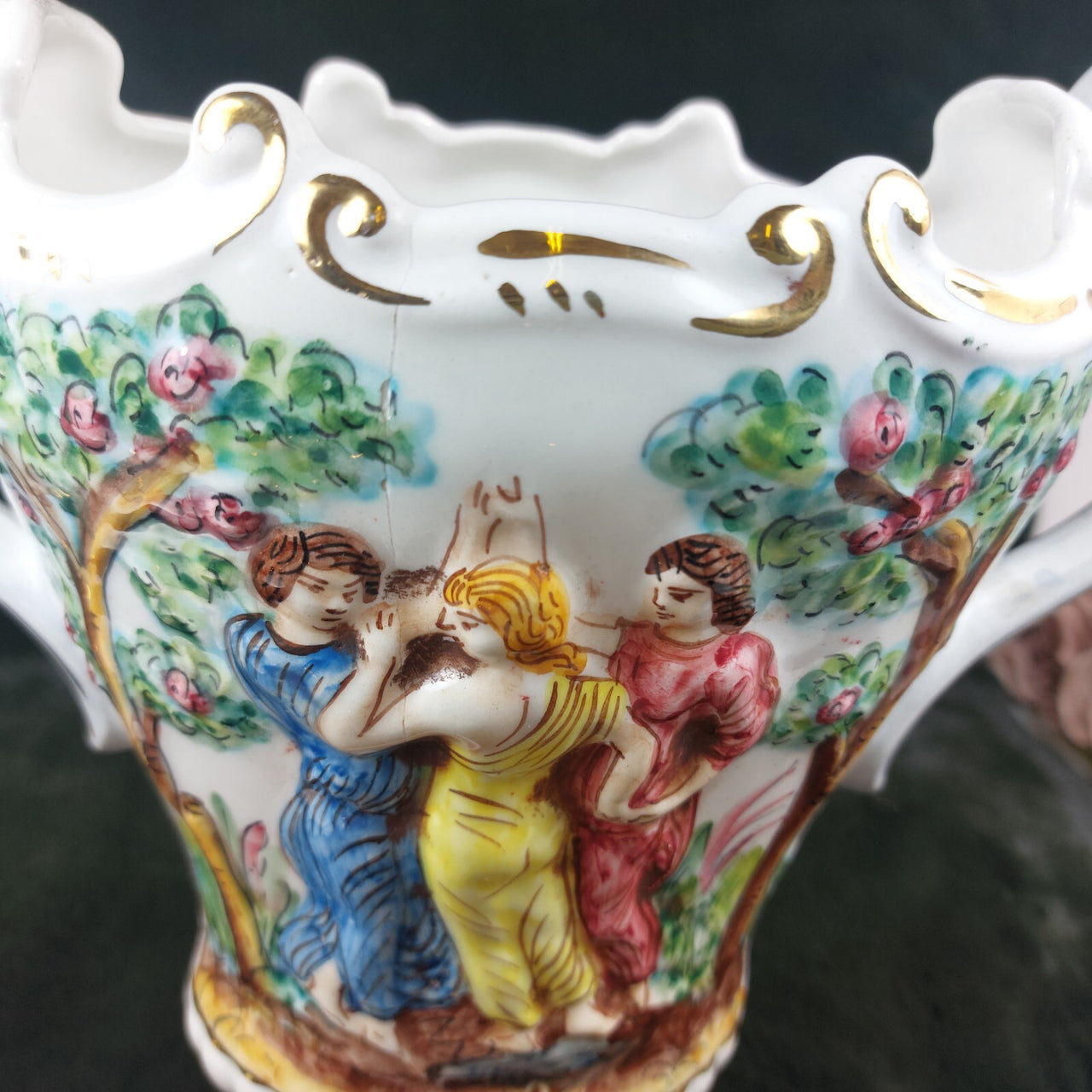 Capodimonte Style Vase with Classical Figures decor roman antique greek Figurine4