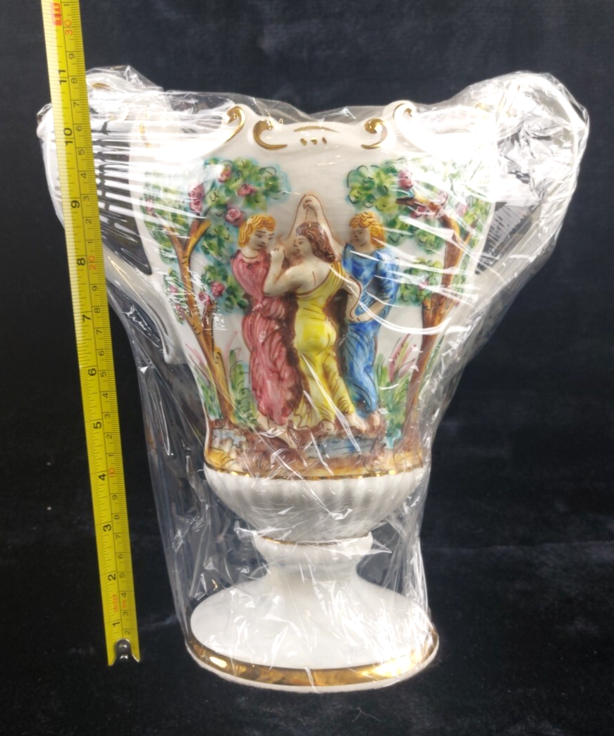 Capodimonte Style Vase with Classical Figures decor roman antique greek Figurine15