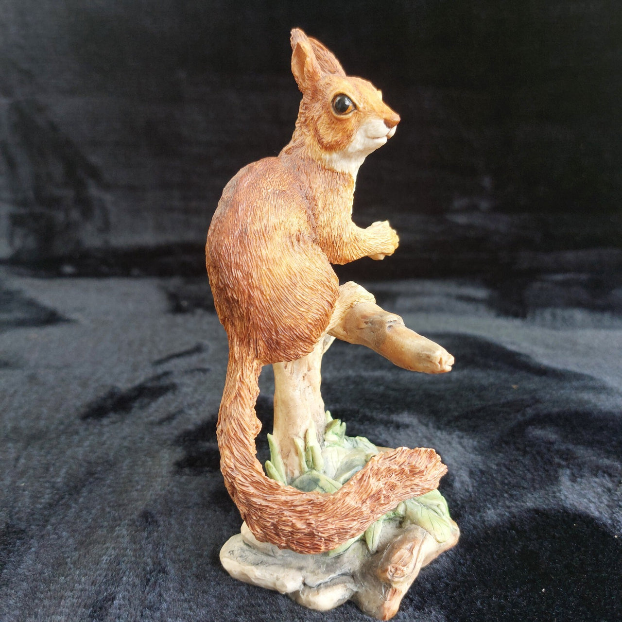 Border Fine Arts Squirrel Figurine Handmade Scotland Wildlife 6” Tree Stump Deco7