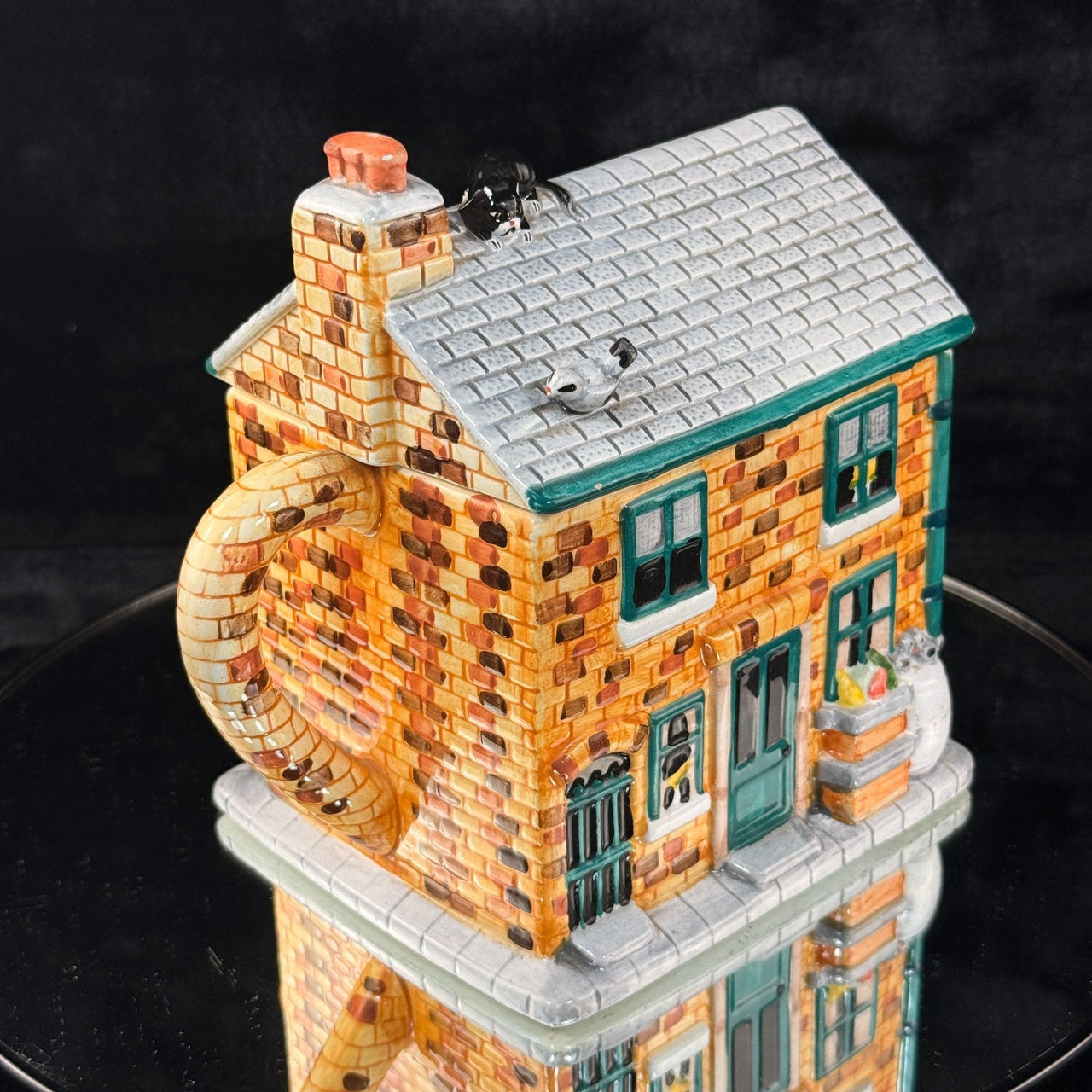 Novelty Set Teapots x2 1.55George & Dragon Pub + Rovers Return Newton & Ridley11