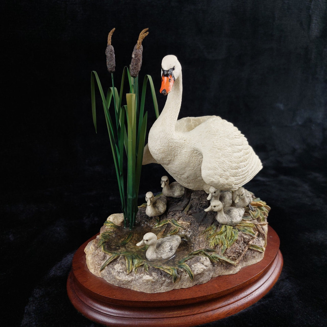Border Arts Fine First One In Swan & Cygnets Figurine 1997 Handmade Scotland dec21