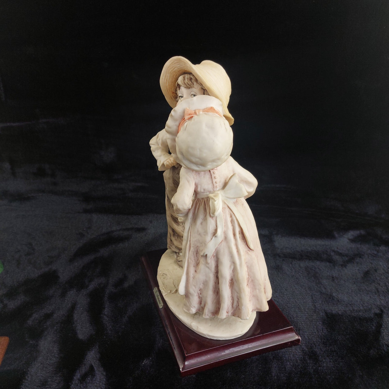 First Kiss Figurine Giuseppe Armani Florence 11" Italian Tall 1992 Porcelain.14