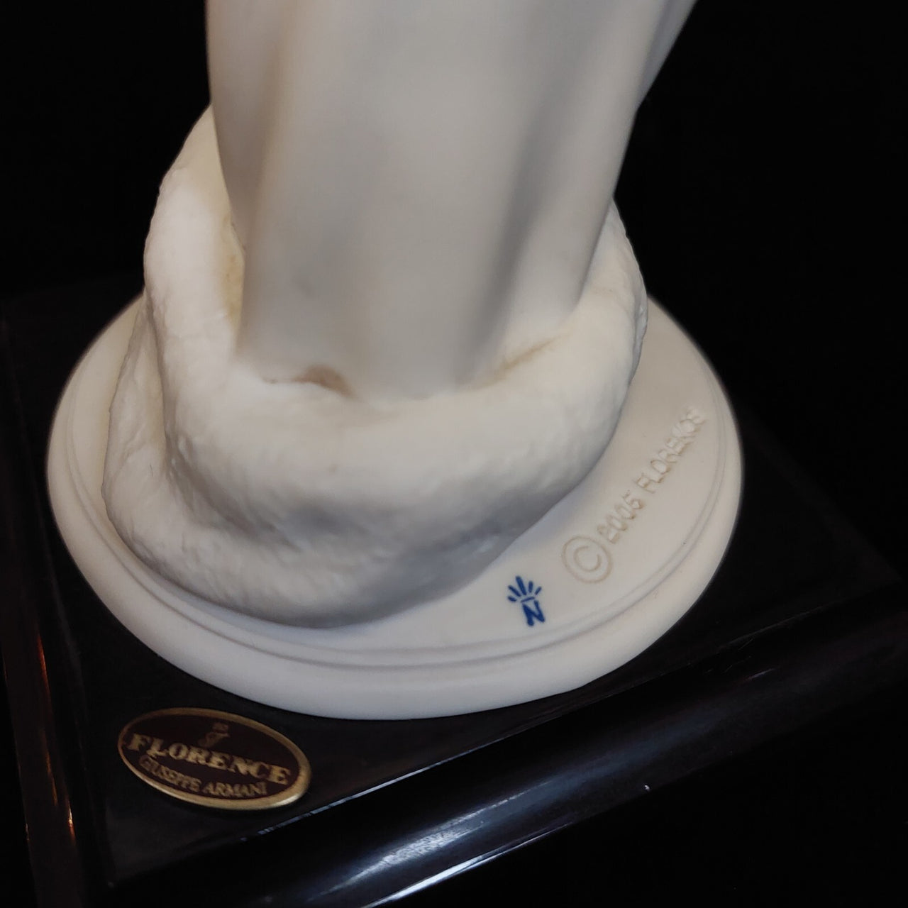 RARE Giuseppe Armani Winter Flowers Lady figurine Florence boxed White Fur Coat.8