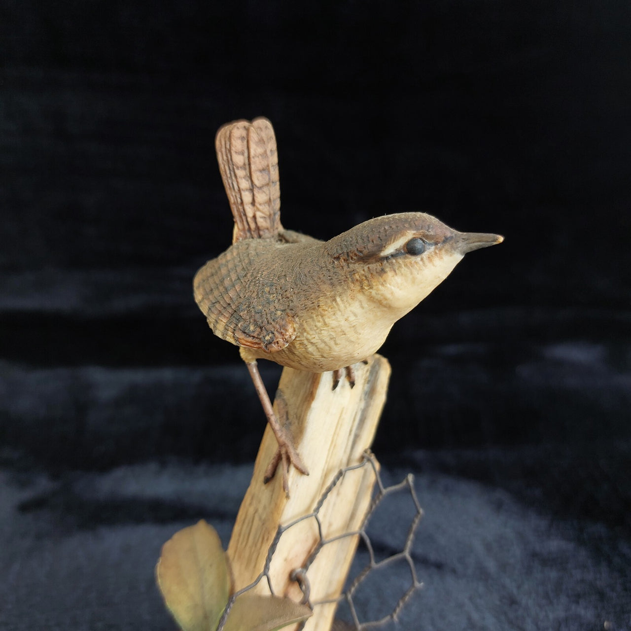Fine Border Arts Wren on Post RB9 1990 Figurine Scotland Hand Made Bird Sculptur6