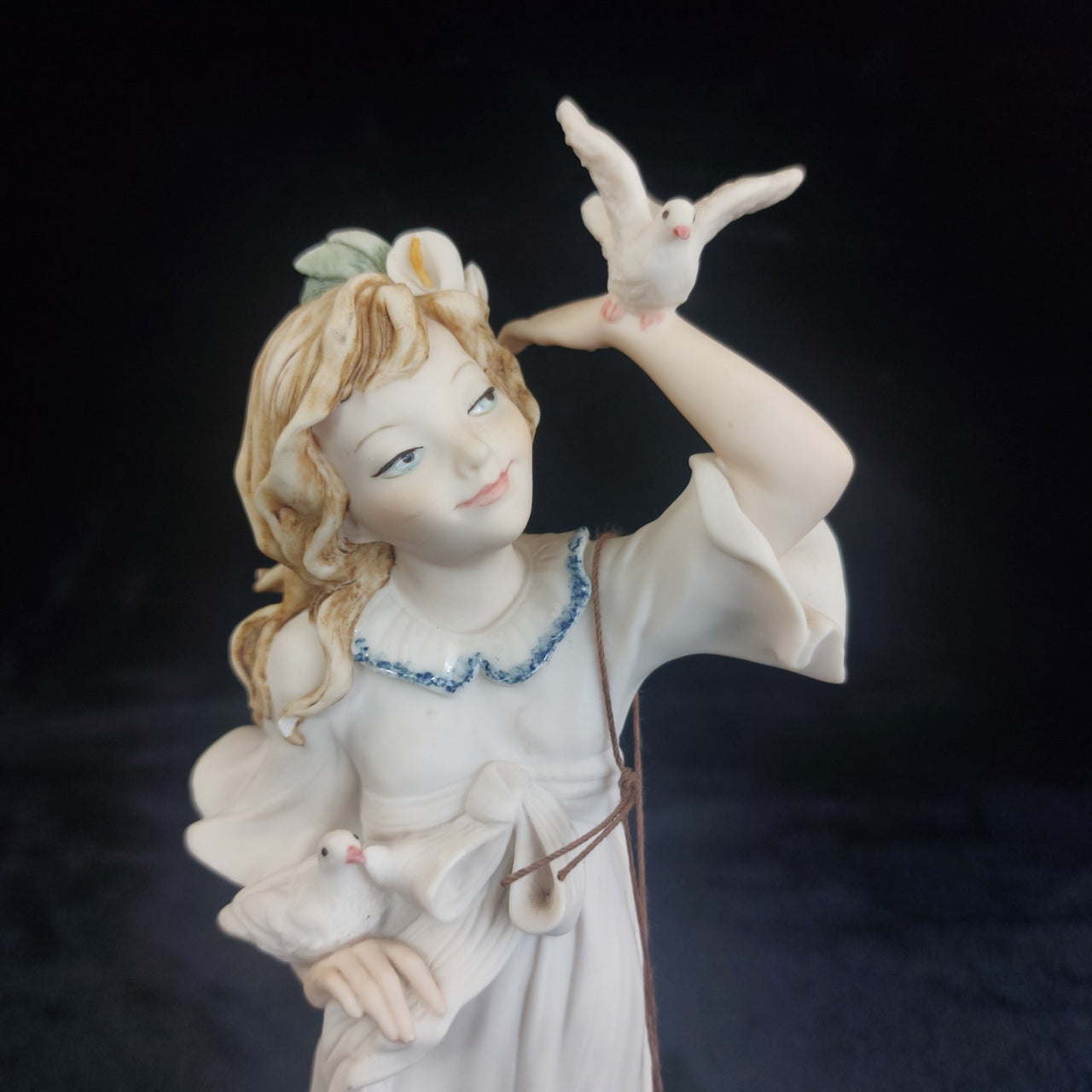 Giuseppe Armani Joy Figurine 1999 Florence Tag Signed by artst see finger .7