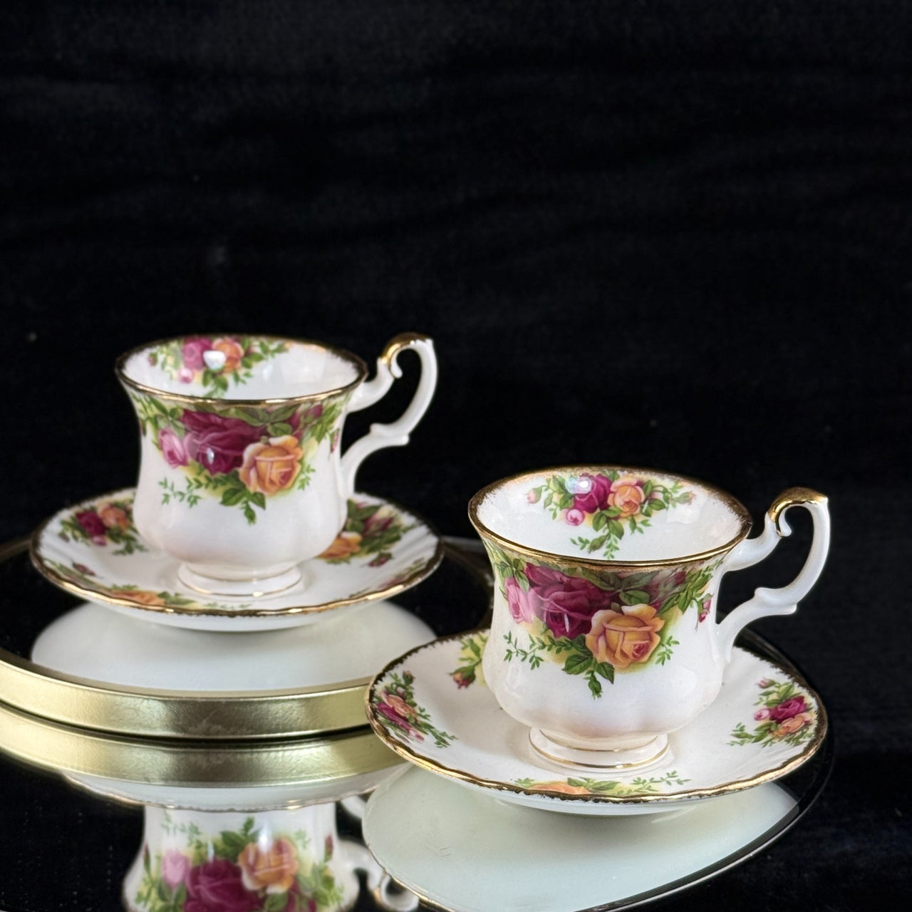 Royal Albert Old Country Roses Cups & Saucers Set of 2 Bone China England 196215