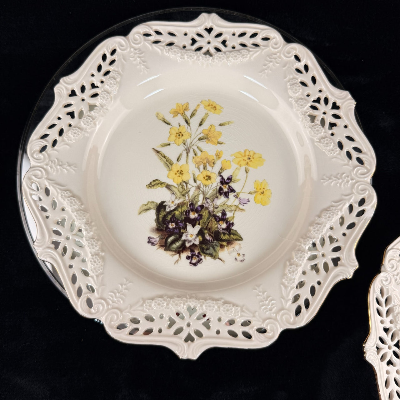 Royal Creamware Floral Gift Primroses Poppies Plates x2 Ltd Ed 10.5" England10