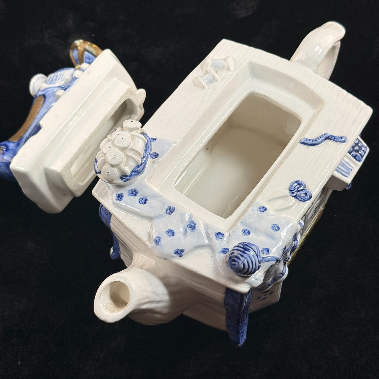 Novelty Machine Sewing Teapot White Blue Gold Ceramic Stitching Theme see pics6