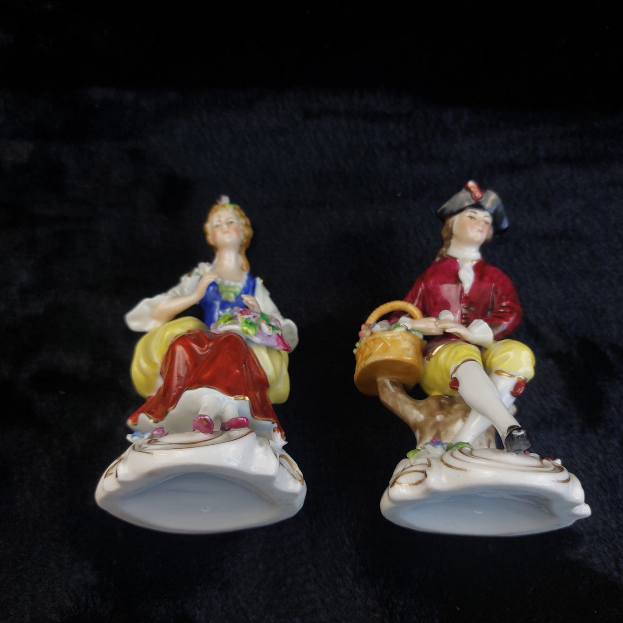 Antique Porcelain Victorian Figurine Pair 5" Lovers Flowers Gold Trim decor16