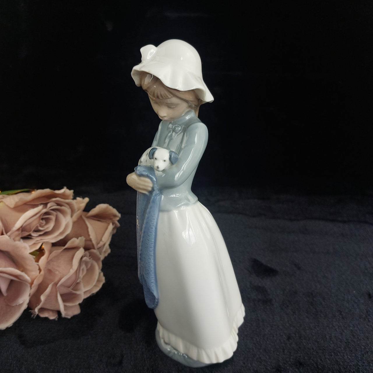 Nao by Lladro Girl lady Figurine 10in 1991 Lamb Bonnet Baby see hat decor Lladró3