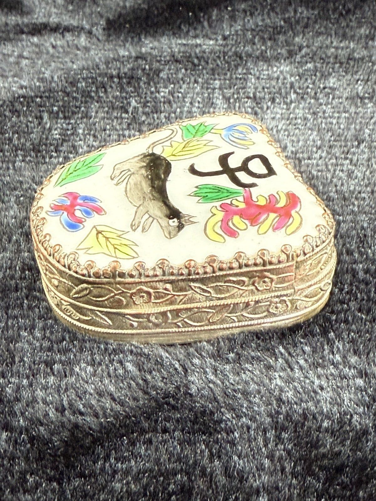 Chinese Odd Shaped Little Trinket Box With Mirrored Lid Porcelain Top decor.6