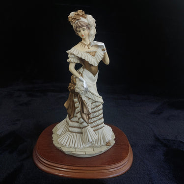 Leonardo Collection Promenade British Lady Figure 1991 Vintage 10