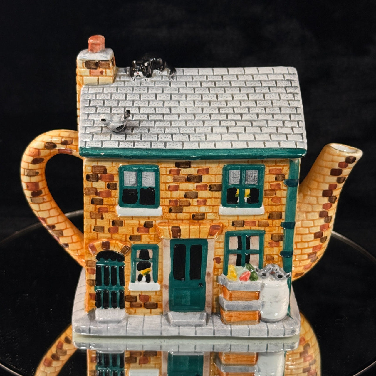Novelty Set Teapots x2 1.55George & Dragon Pub + Rovers Return Newton & Ridley12