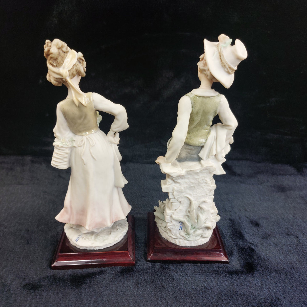 Giuseppe Figurines Armani Pair Boy Girl Flowers Basket Romantic Scene 9" Italy d9