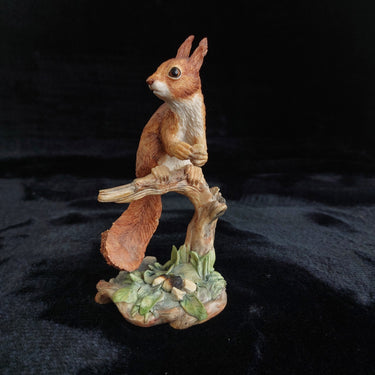 Border Fine Arts Squirrel Figurine Handmade Scotland Wildlife 6” Tree Stump Deco0