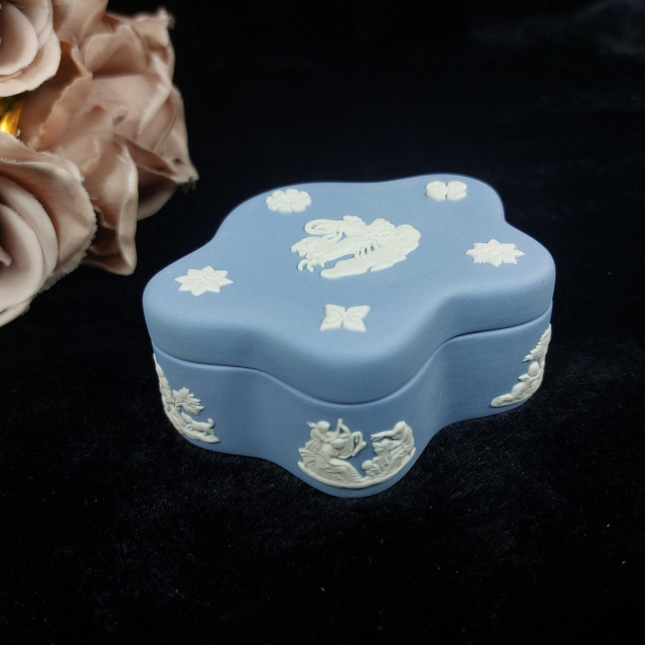 Wedgwood Blue Elegant Jasperware & Collectible Trinket Box/Lidded Dish British d14