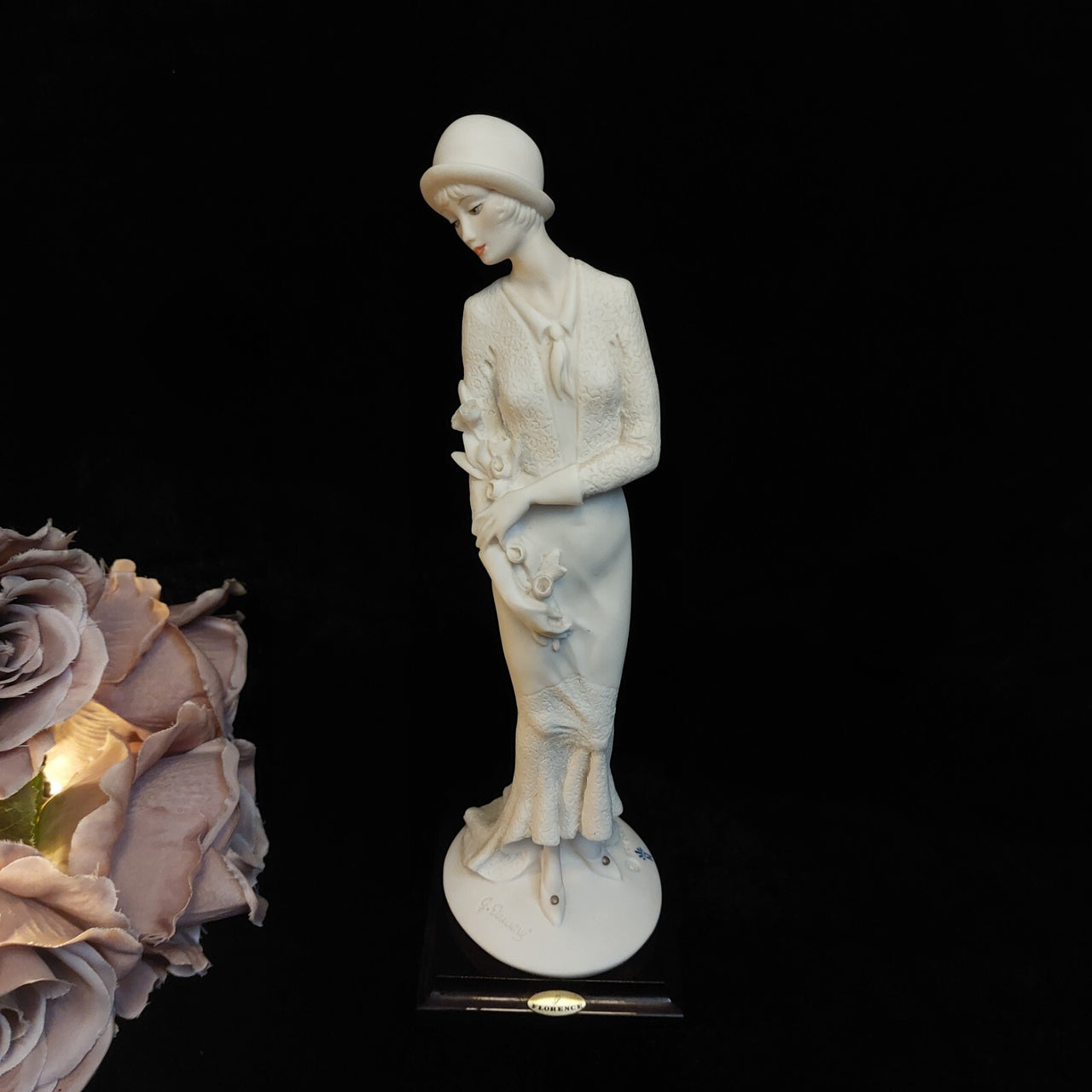 Giuseppe Armani Figurine 1987 Florence Stunning Lady with Flowers 10" decor.1