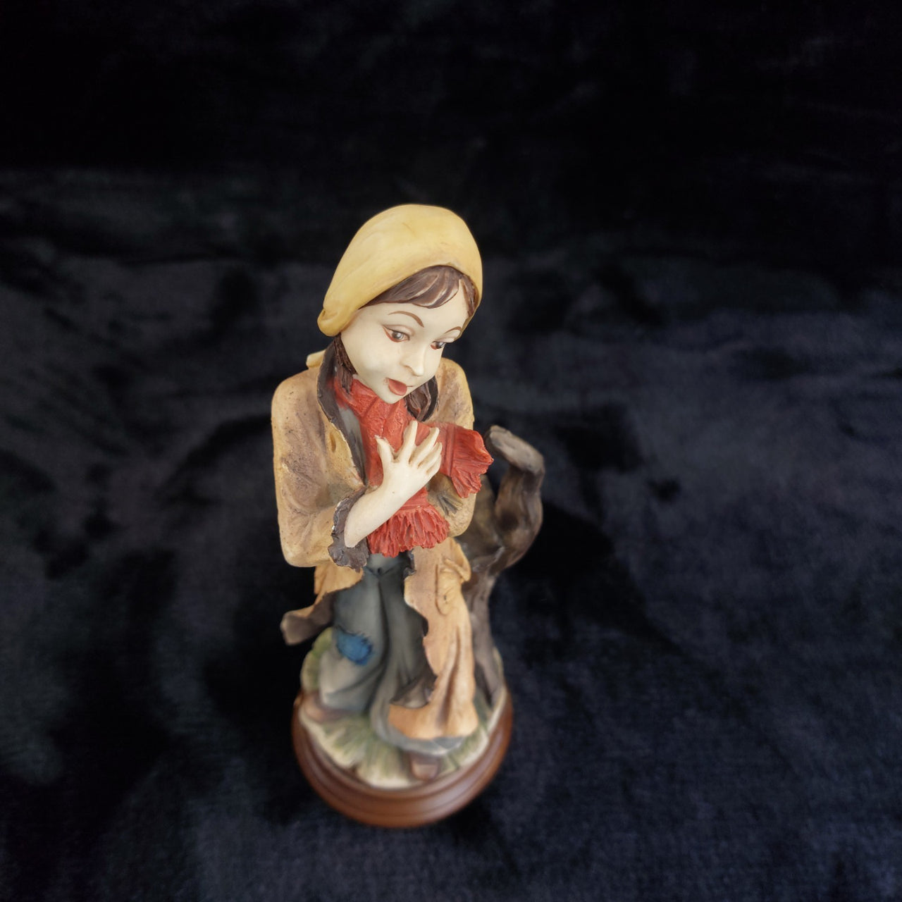 Rare G.Armani Scacciari  Girl  8.5" . Figurine Good  Hand Painted scratch base2