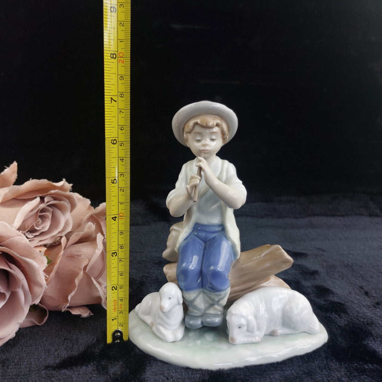 NAO Lladro by 1987 Figurine Boy Flute & Dogs 7" Spain Porcelain bookcase decor1