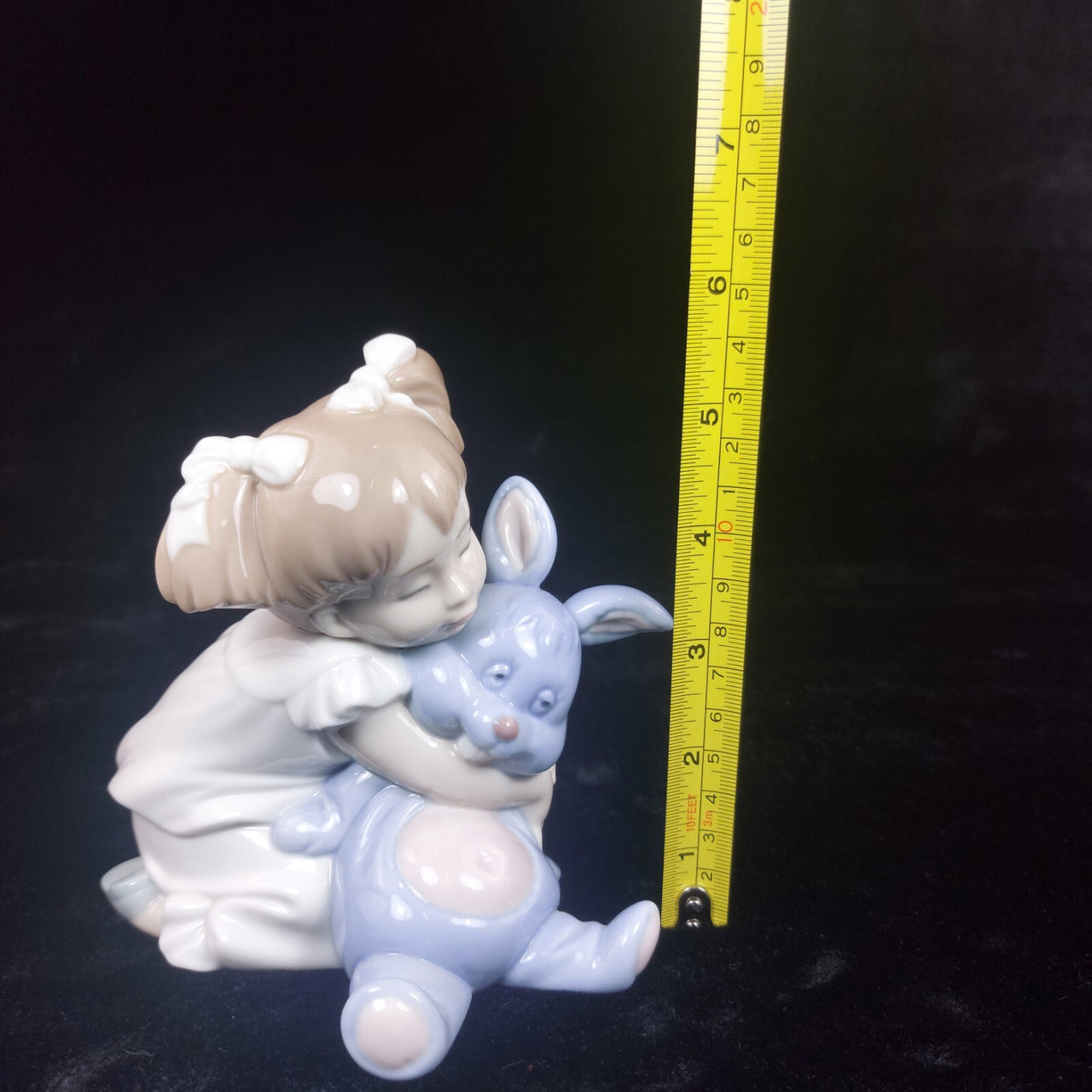 Nao Lladro Girl with Figurine Bunny Good Hugging Toy Porcelain 1987 decor Lladró6