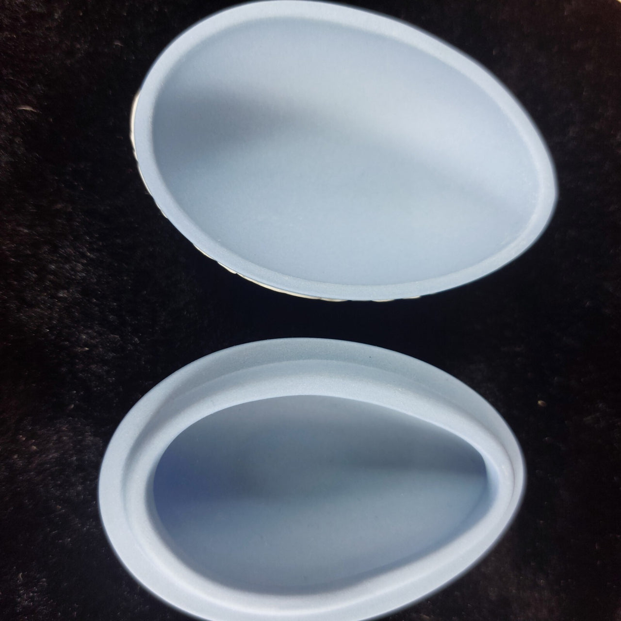 Wedgwood Jasperware White & Blue Collectible Egg with Dish 1978 Trinkets Boxes/10