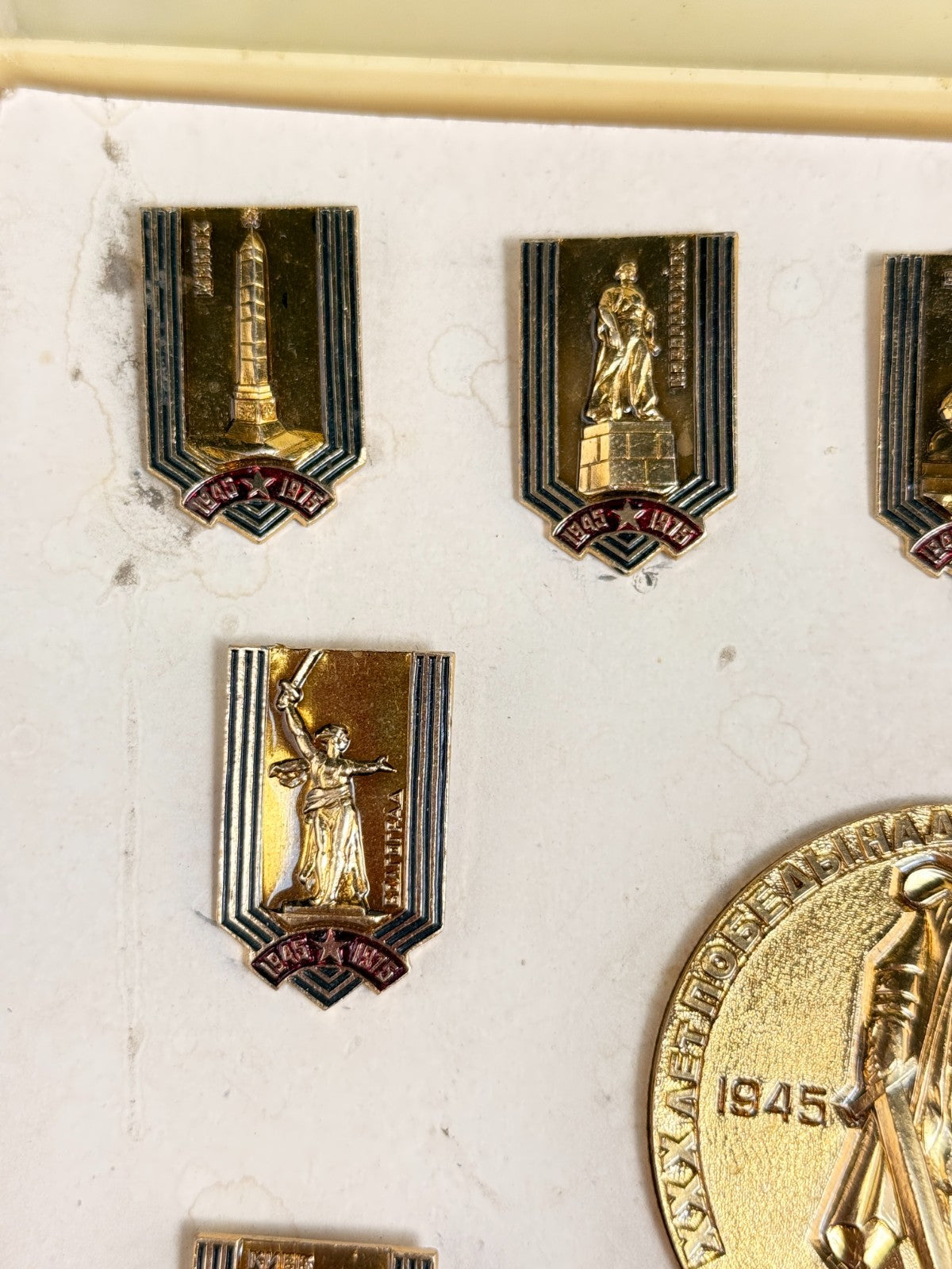 Soviet 1975 WWII Victory Pin Medal Set USSR Cities Commemorative Badges w Box13