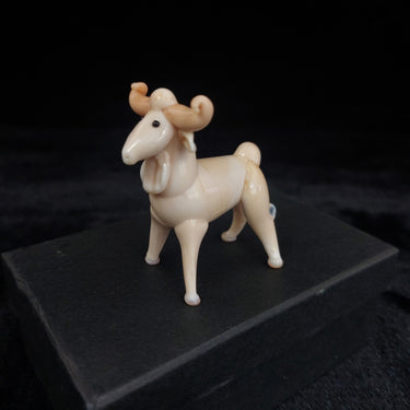 Handmade Glass Ram Figurine Cream Horns Curled Animal Sculpture Good w/ Box   3