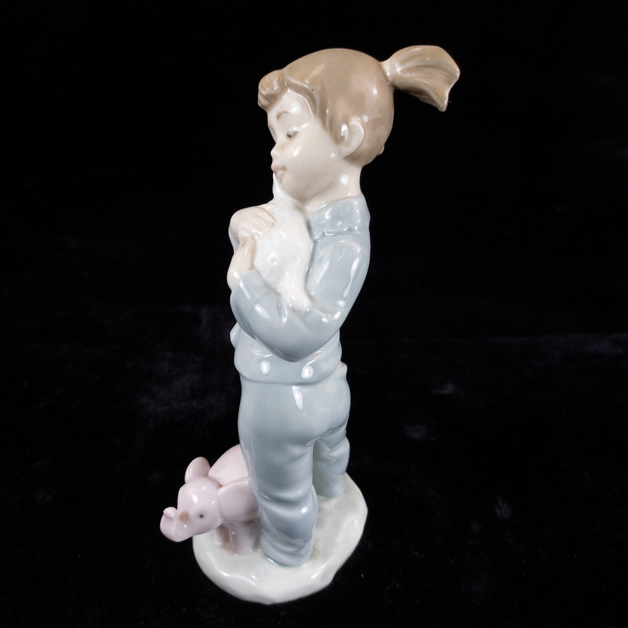 Retired Charming NAO by Lladró Figurine Girl with Elephant bookcase (1980) figur7