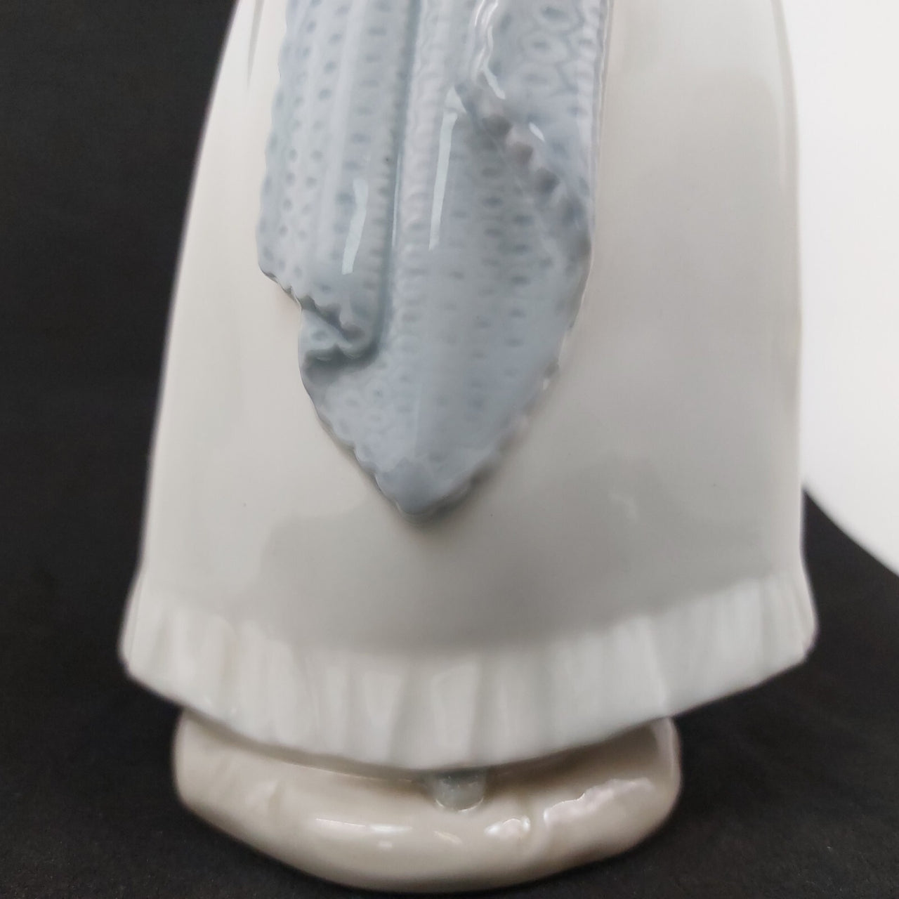 Nao Girl Lladro Cuddling Puppy Figurine Blanket Porcelain firreplace decor Spain14