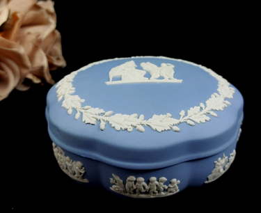 Wedgwood Blue Jasperware Trinket Box – Vintage -  Classical Design - England0