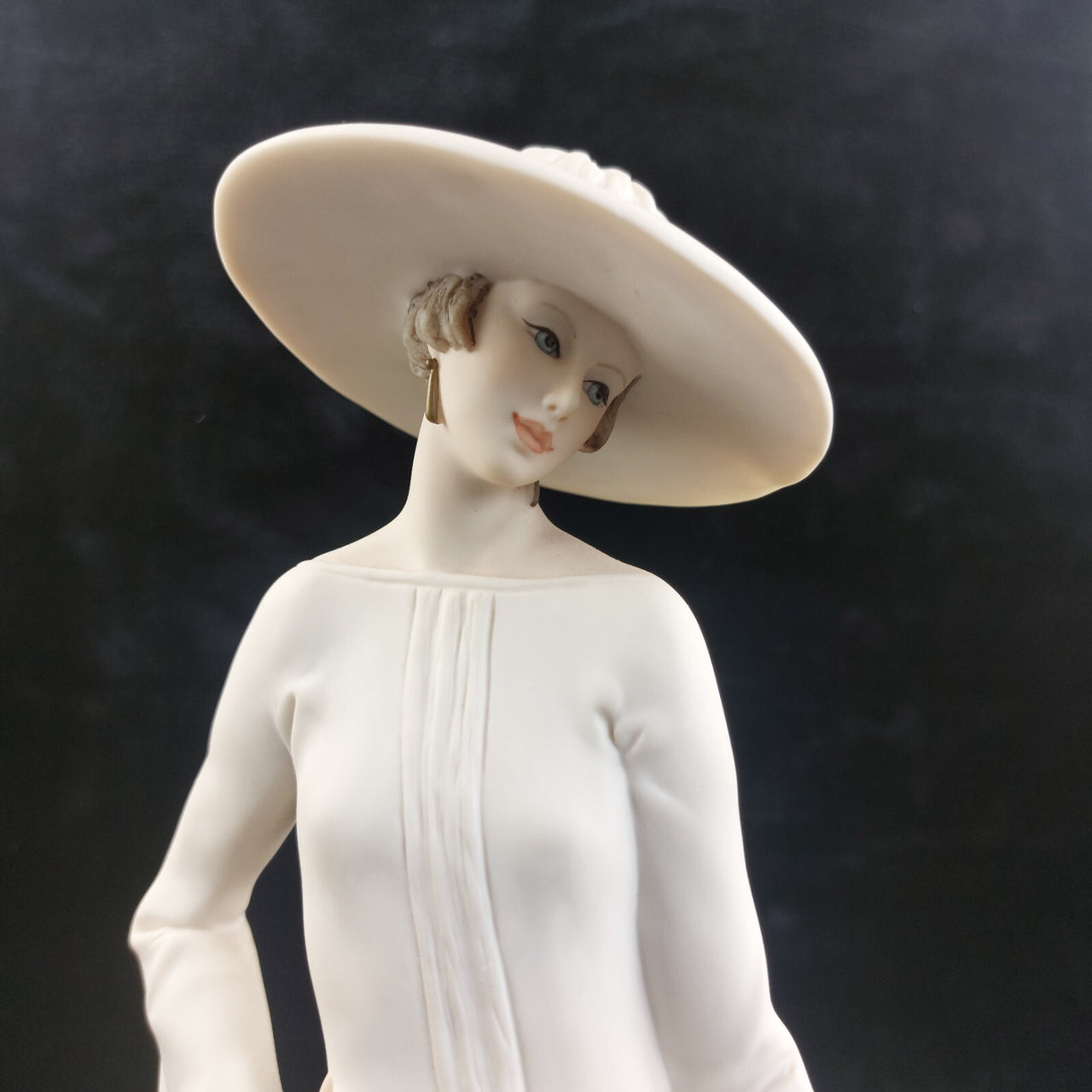 Florence Giuseppe Armani 1998 Lady 14"Figurine Madelaine Good  Sculpture Italy.3