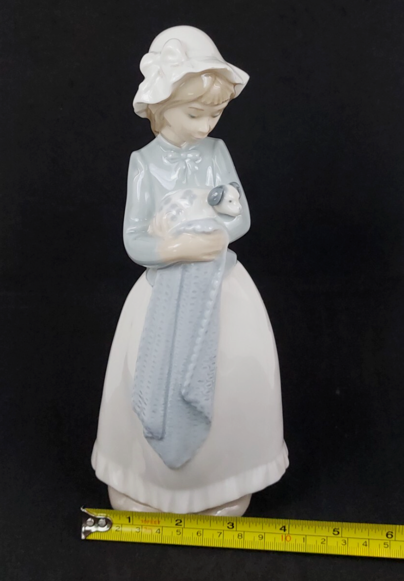 Nao Girl Lladro Cuddling Puppy Figurine Blanket Porcelain firreplace decor Spain6