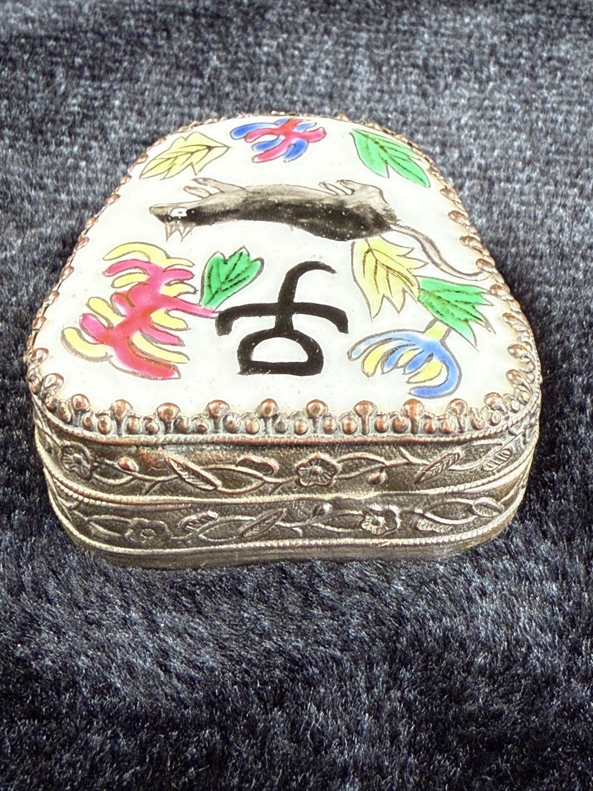 Chinese Odd Shaped Little Trinket Box With Mirrored Lid Porcelain Top decor.7