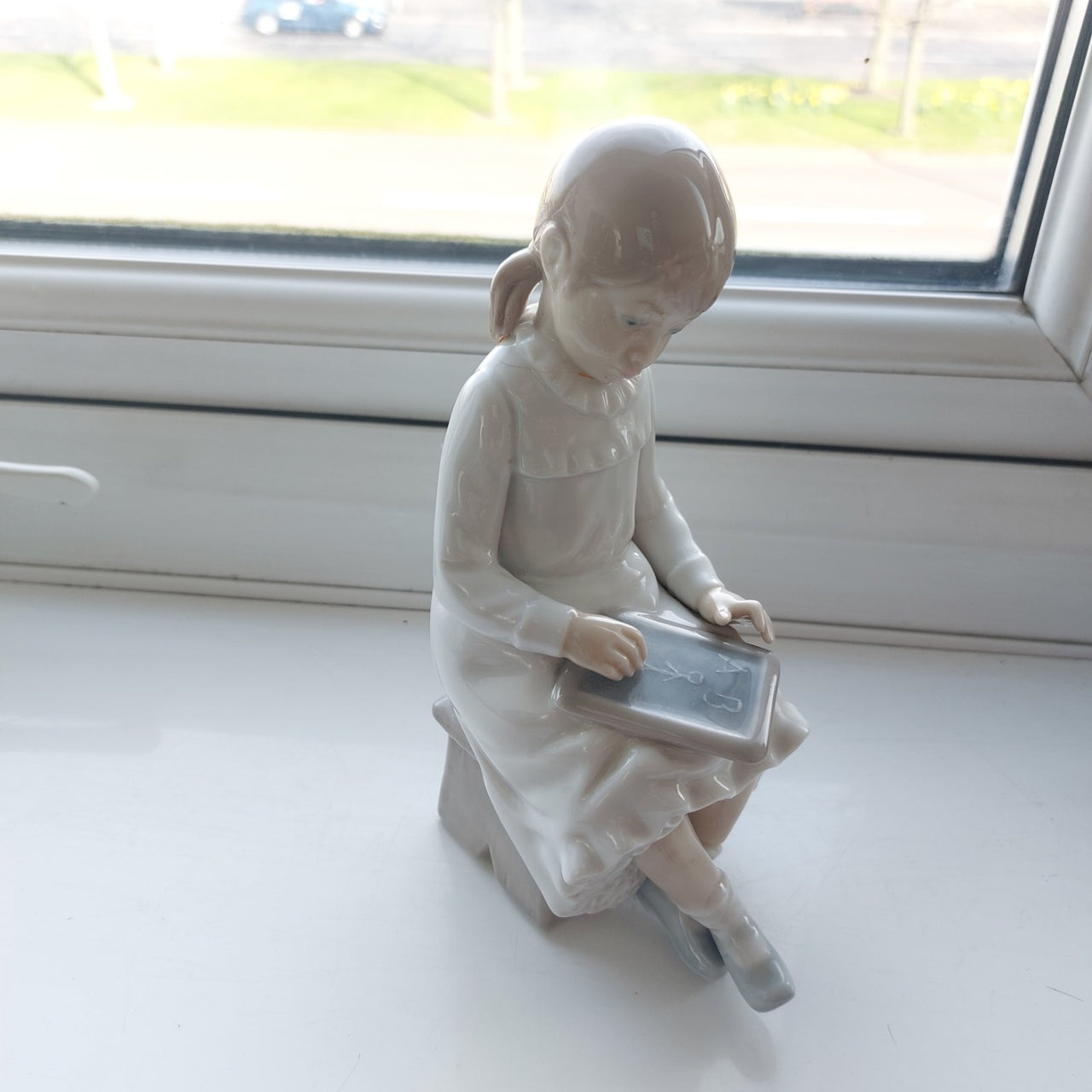 Nao by Lladro Girl Figurine Reading 8 Slate School repaired bookcase decor kids13