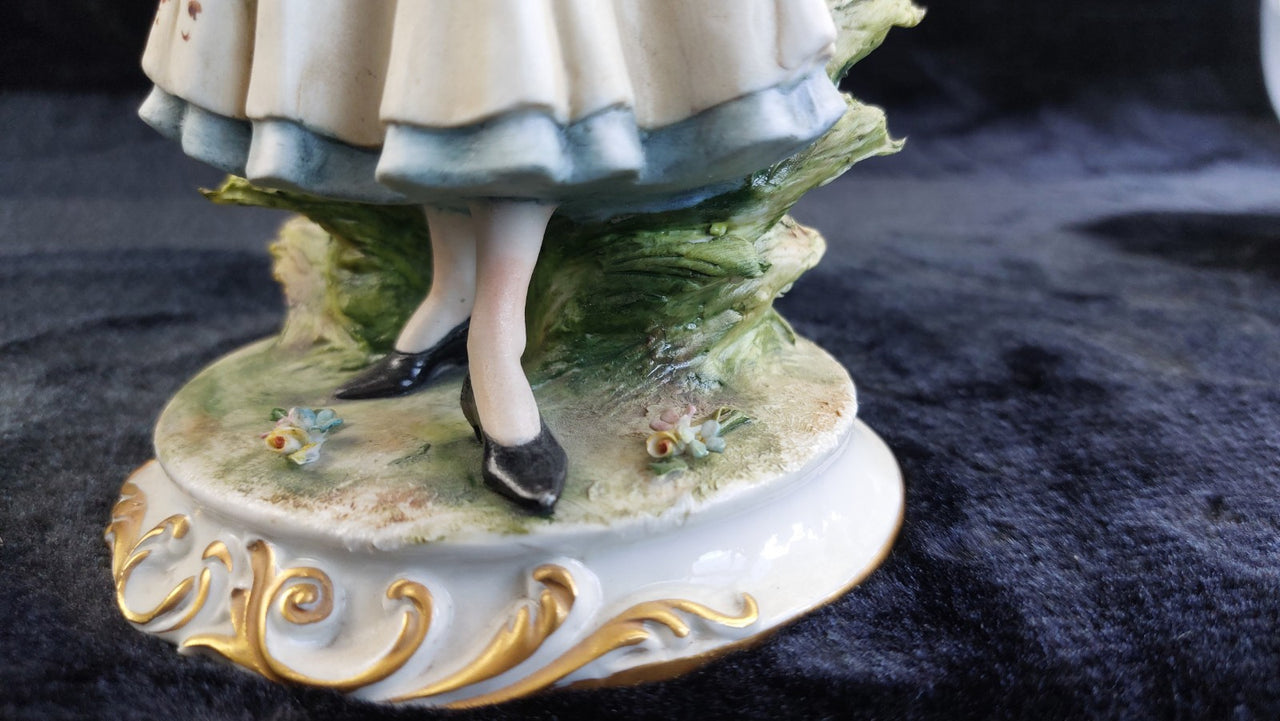 Capodimonte sign lady Figurine by Irene Tuzzi Flowers Basket 10" decor bookshelf8