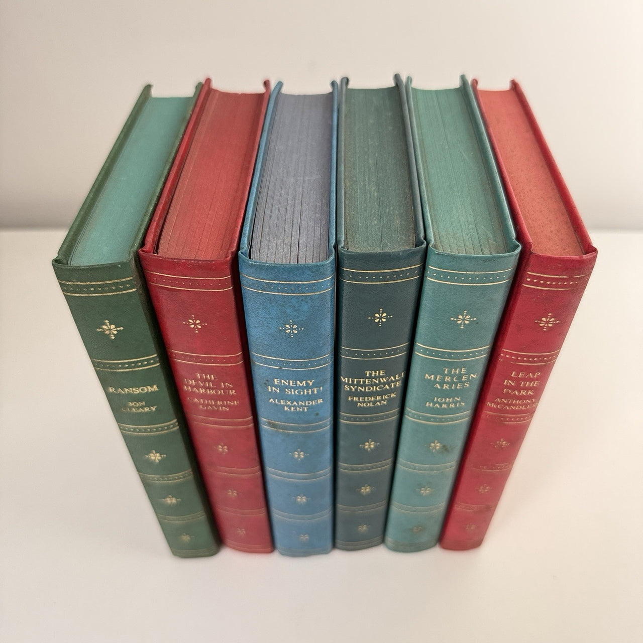 Companion Club Book 6 Hardbacks 1970s–80s Thriller Historical Set Decor Bookshef1