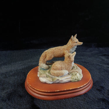 Regency Fine Arts Foxes Figurine decor Woodland Scene – 265g 4