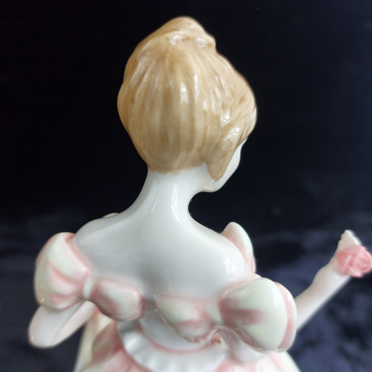 Royal Doulton Good Gift of Love Figurine decor 8.5in Pink White 491g 1993 Nada 7